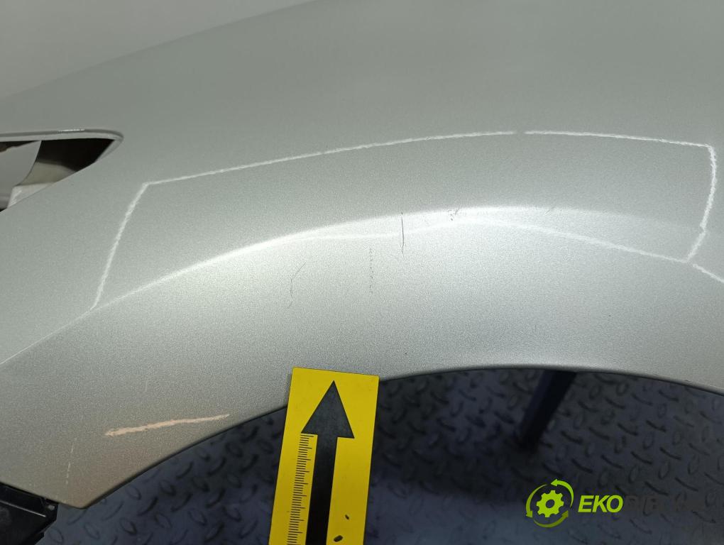 Toyota Auris 2007 blatník Predné Vľavo: