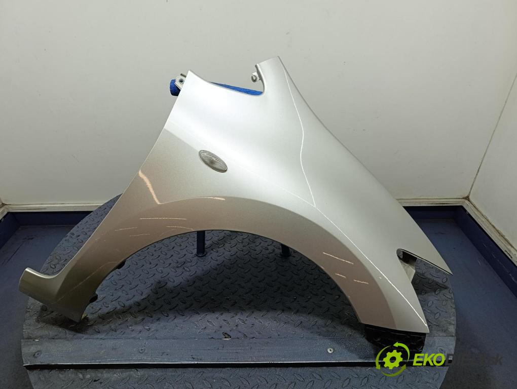 Toyota Auris 2007 blatník Predné v pravo: