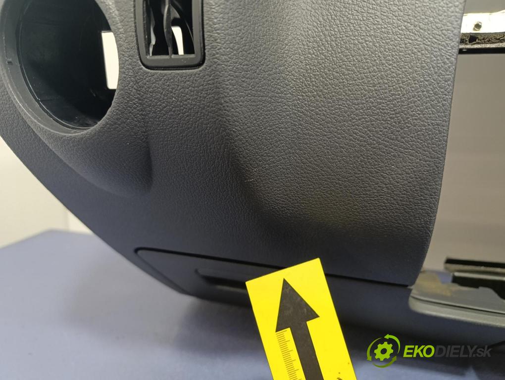 Vw Golf 2008 kokpit,pristrojová doska 5M1858296