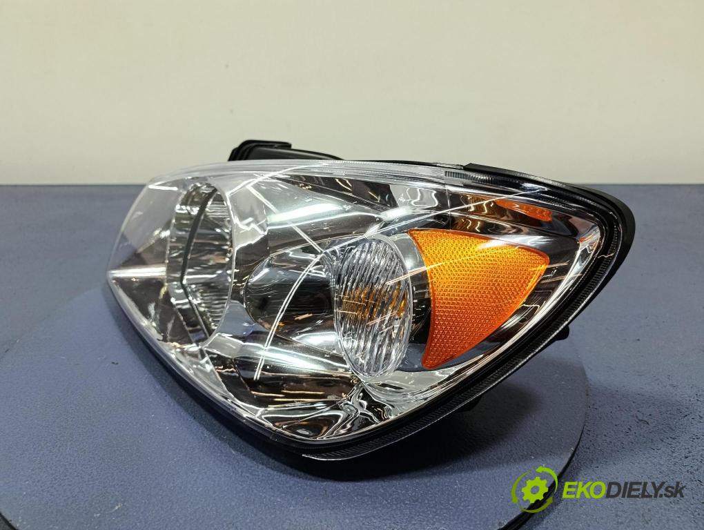 Kia Cerato 2005 Reflektor: Vľavo: 223-1122L