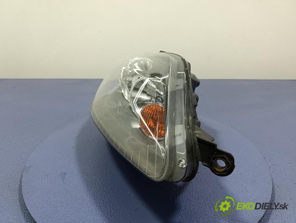 Vw Golf 2005 Reflektor: v pravo: 441-1198R