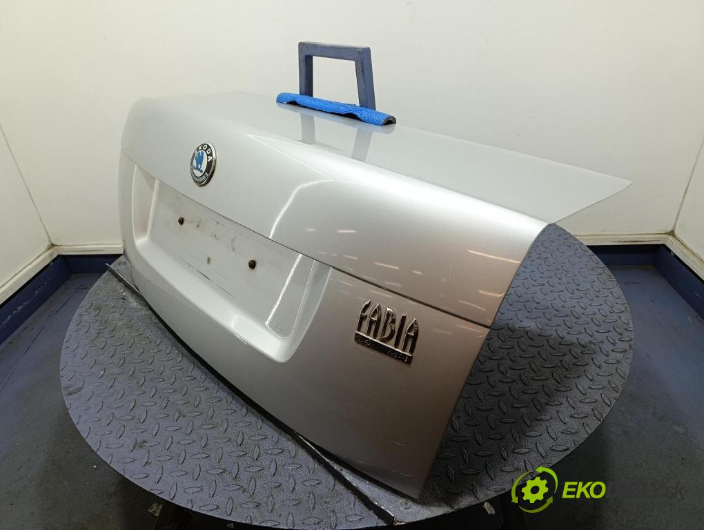 Skoda Fabia 0 zadna dveře kufra: kufra: