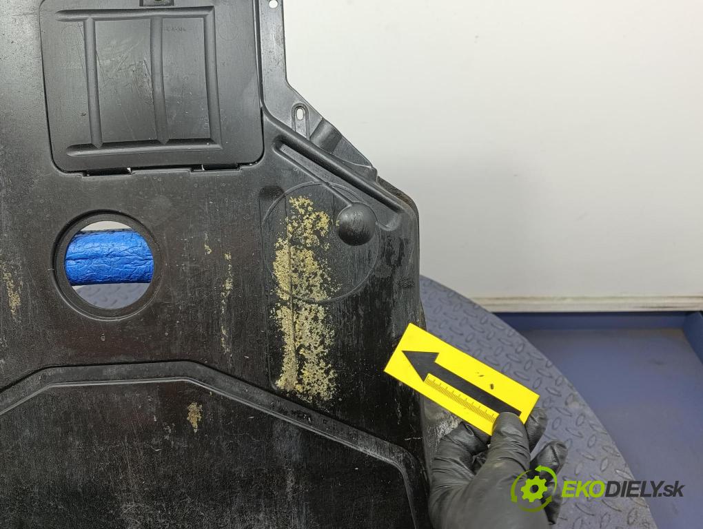Bmw Seria 3 2000 kryt Plast: podvozek: 8193818