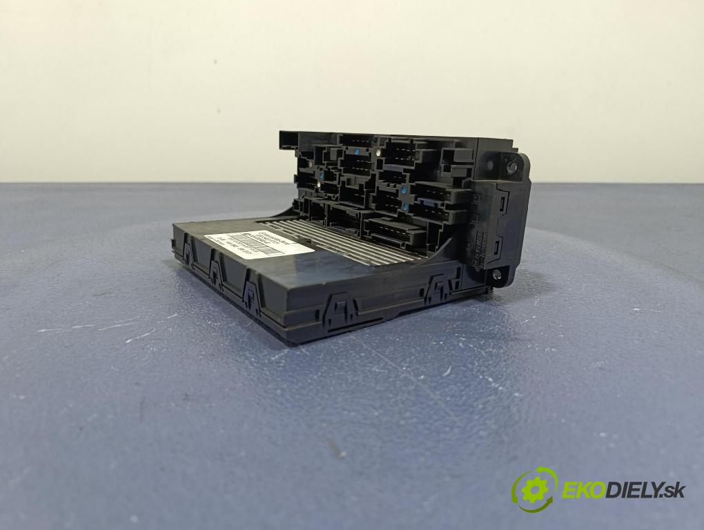 Mercedes C-klasa 2003 skříňka Pojistky 2035451701