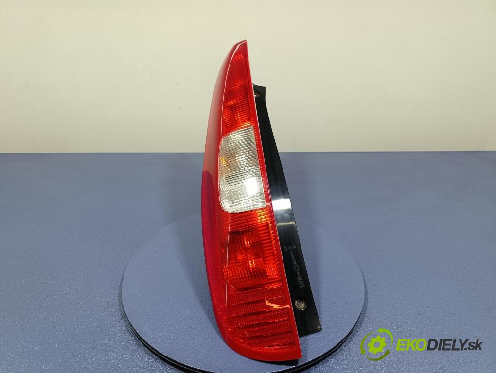 Mitsubishi Colt 2006 svetlo / reflektor zad ľavá Vonkajsia: 8330A233
