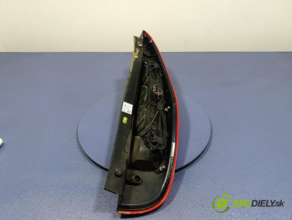 Mitsubishi Colt 2006 svetlo / reflektor zad ľavá Vonkajsia: 8330A233