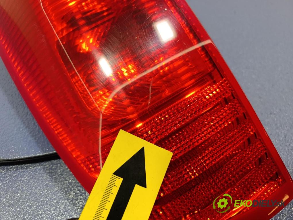 Mitsubishi Colt 2006 svetlo / reflektor zad ľavá Vonkajsia: 8330A233