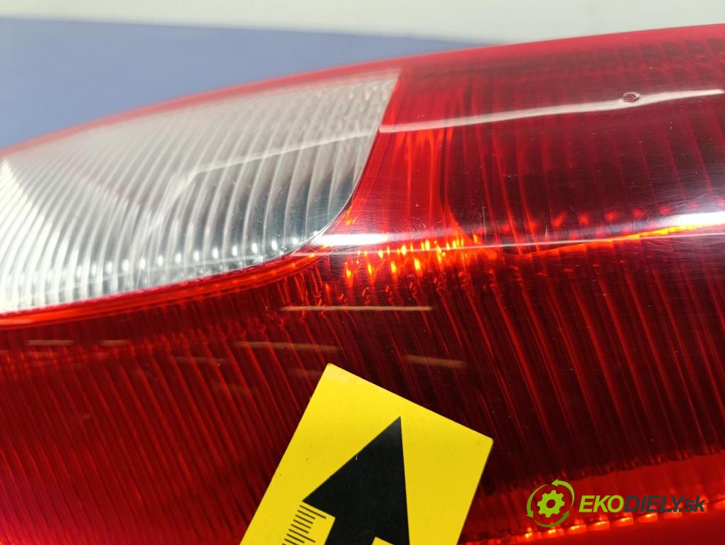 Mitsubishi Colt 2006 svetlo / reflektor zad Prava: Vonkajsia: 8330A234