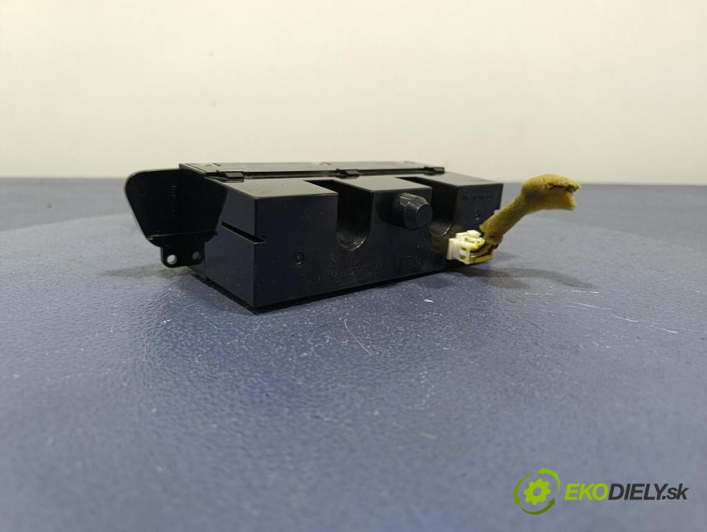 Mitsubishi Colt 2006 displej Radio / GPS 8750A123