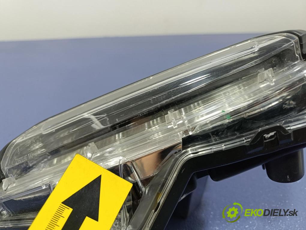 Toyota Yaris cross 0 Halogen Vľavo: KOITO 0D-317