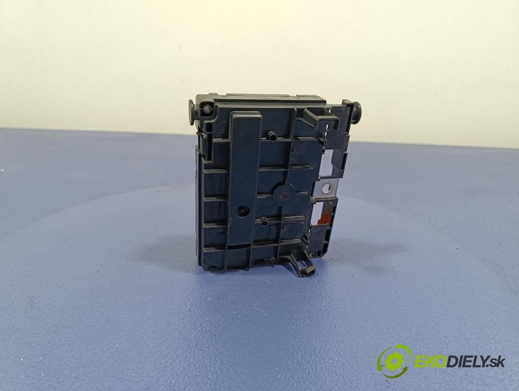 Citroen C4 picasso 2008 skříňka Pojistky 9807028580