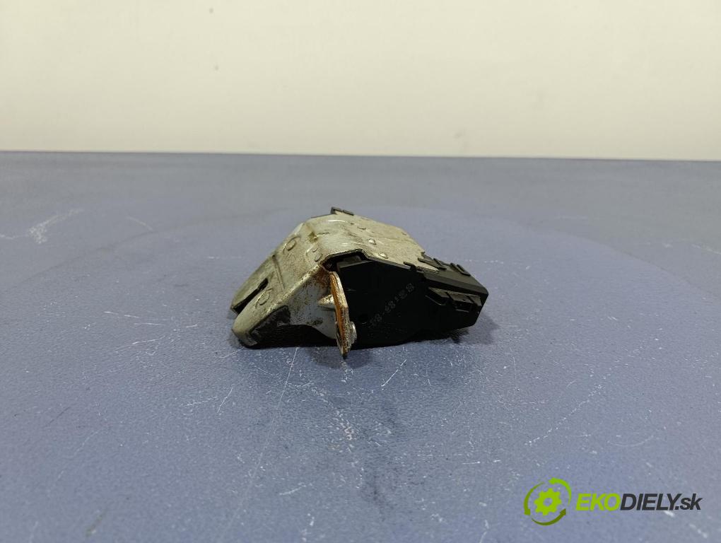 Mercedes C-klasa 2003 zámek Klapky: kufr A2037400235