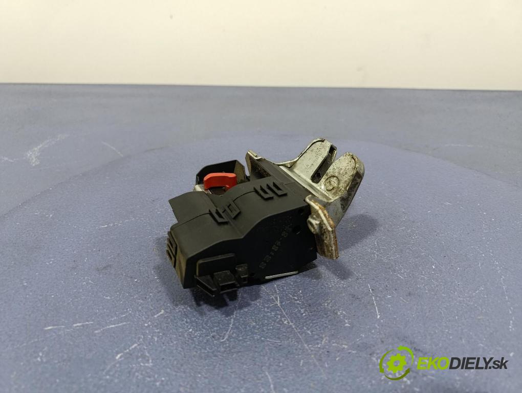 Mercedes C-klasa 2003 zámek Klapky: kufr A2037400235