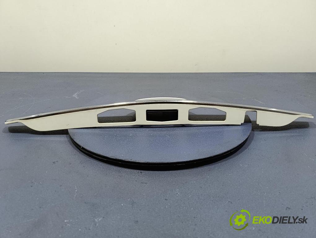 Toyota Verso 2014 zaslepka: Zad: 76811-0F100