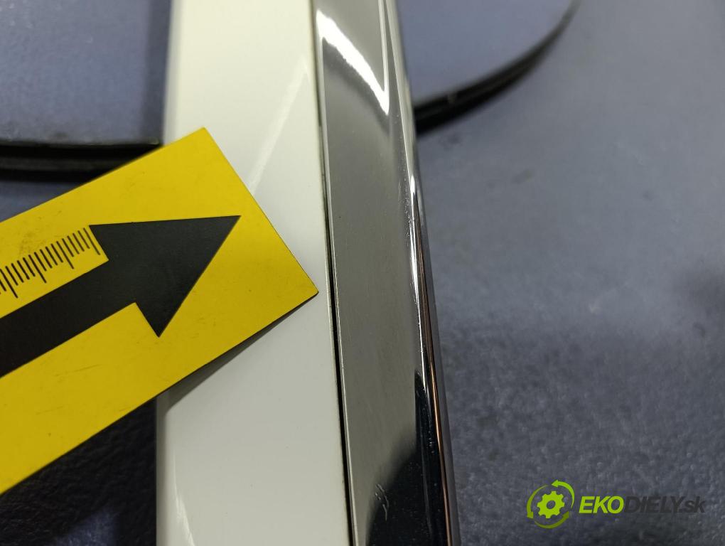 Toyota Verso 2014 zaslepka: Zad: 76811-0F100