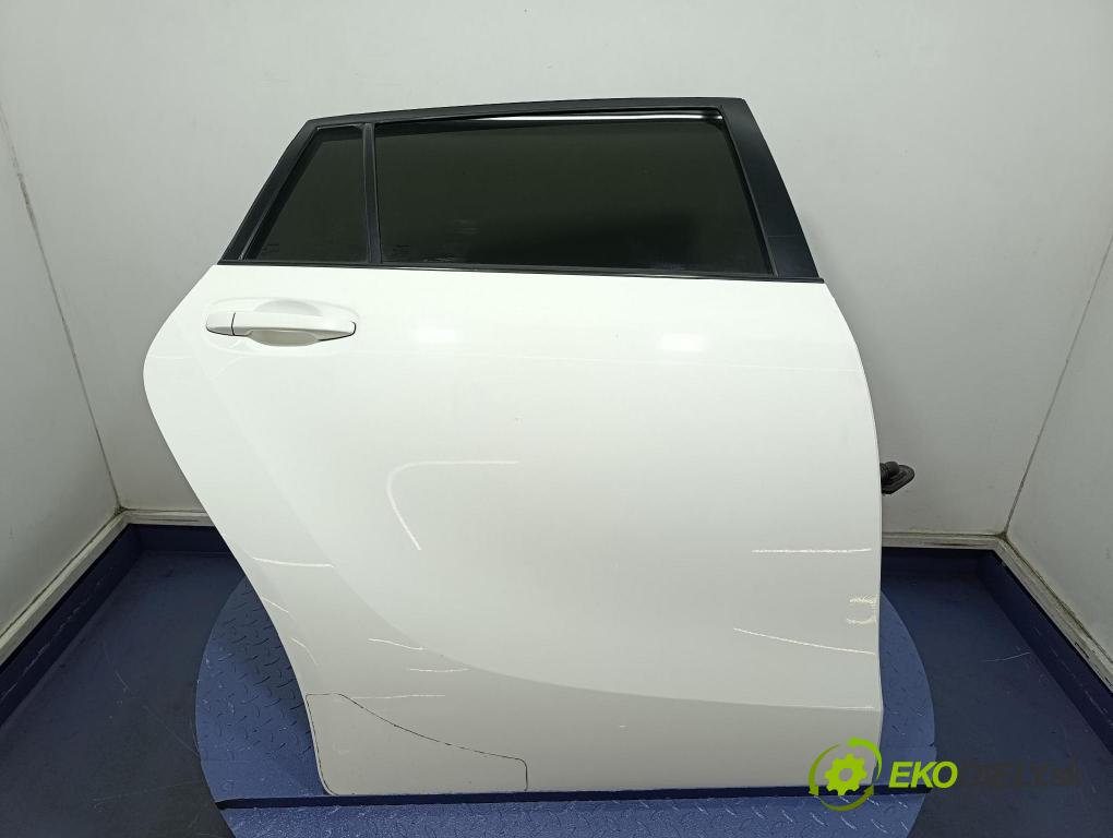 Toyota Verso 2014 dveře Zad: prave