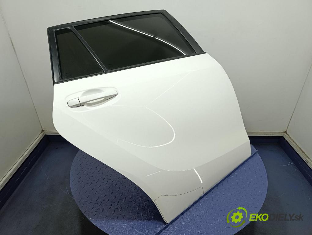 Toyota Verso 2014 dveře Zad: prave