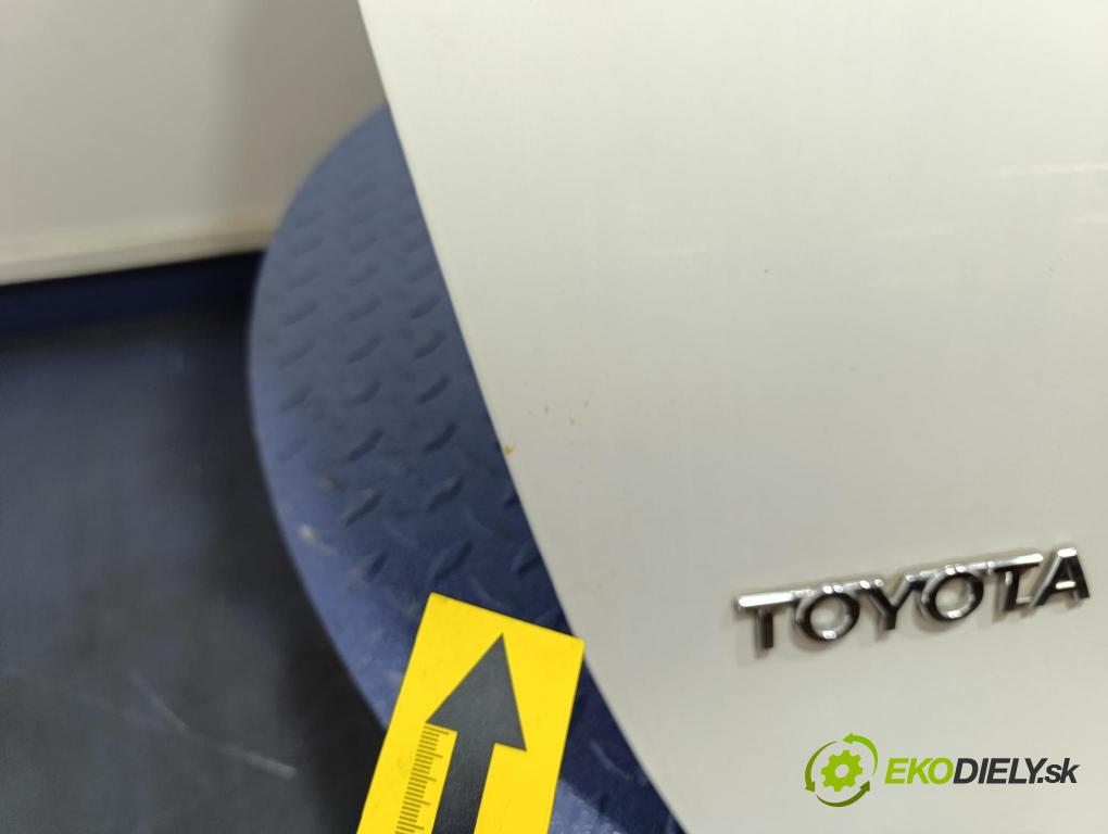 Toyota Verso 2014 zadna dveře kufra: kufra:
