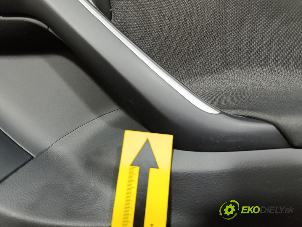 Toyota Verso 2014 Čalounictví: dvere zad Prava: 67787-X1F01