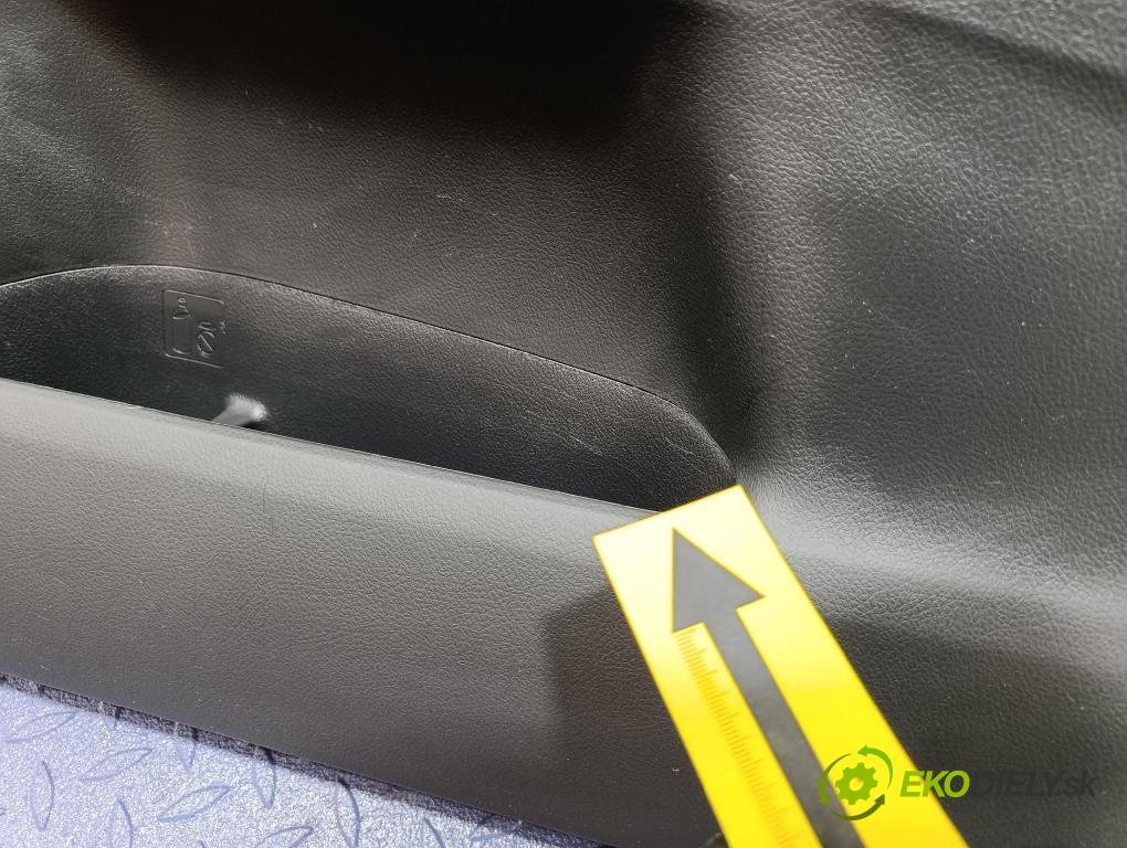 Toyota Verso 2014 Čalounictví: dvere zad Prava: 67787-X1F01