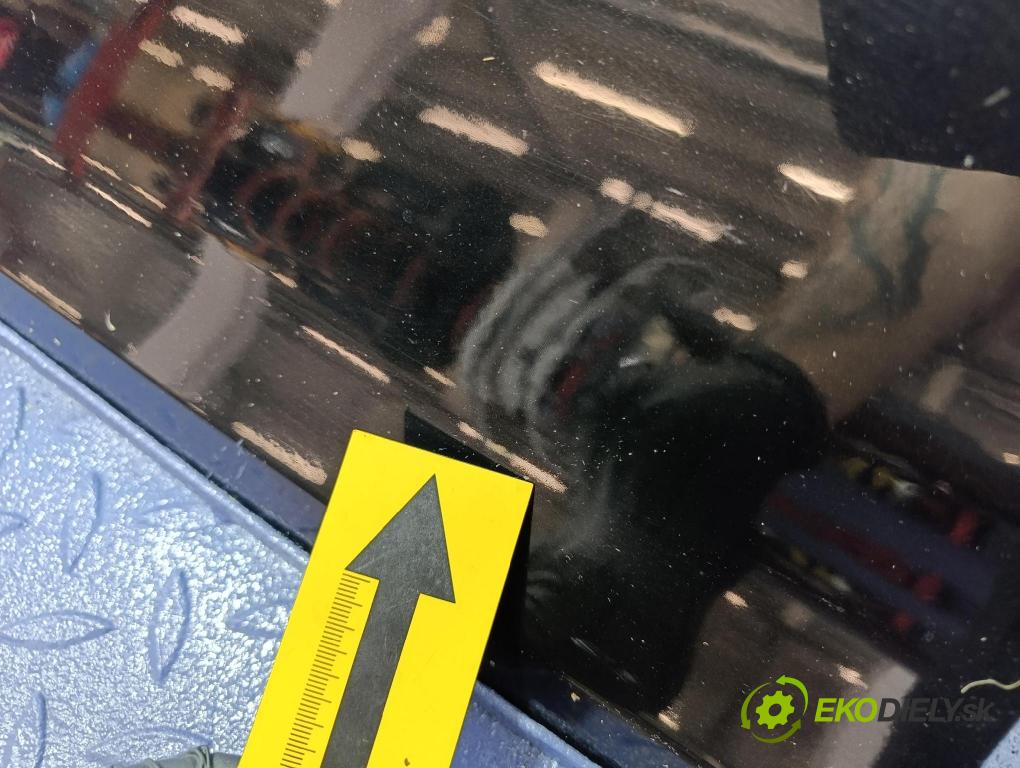 Mercedes C-klasa 2006 dvere Predné Vľavo: