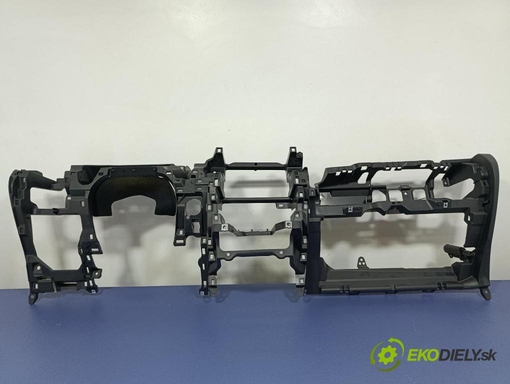 Toyota Verso 2014 kokpit,přistrojova deska 55303-0F030