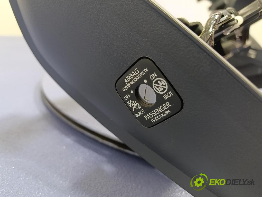 Toyota Verso 2014 kokpit,pristrojová doska 55303-0F030