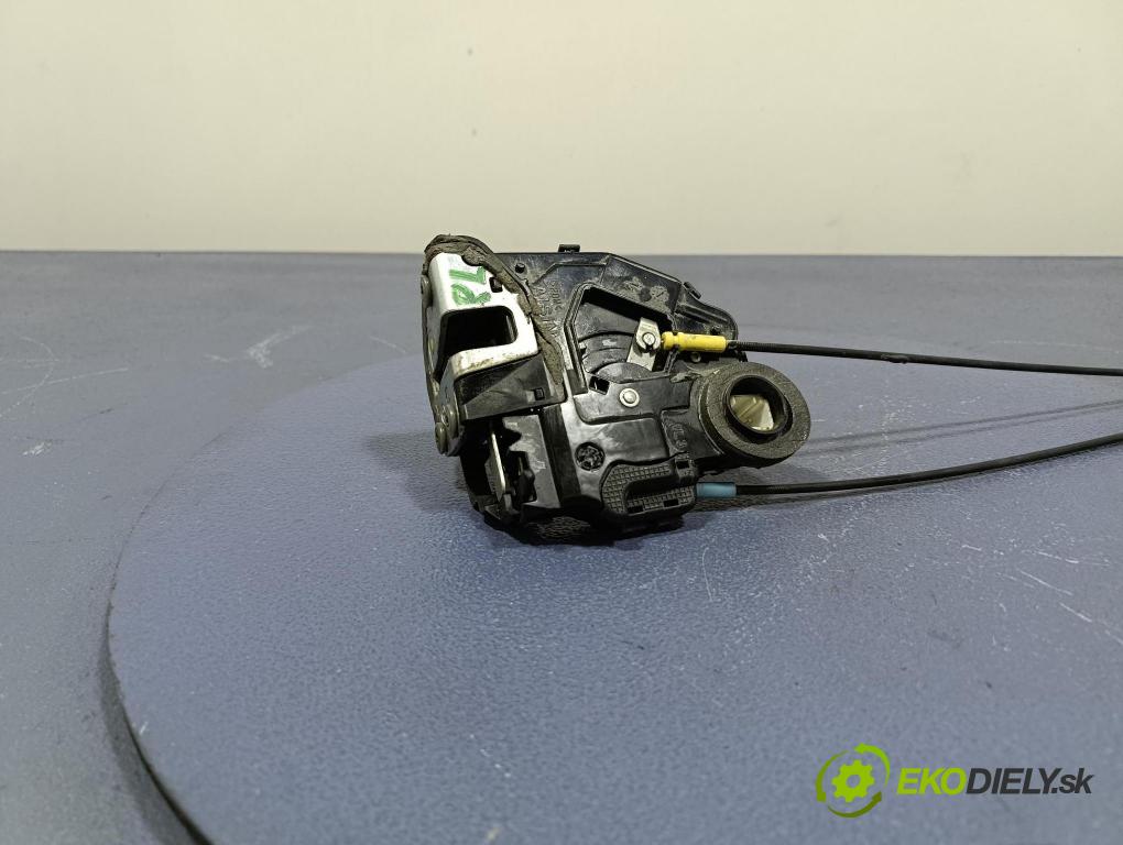 Toyota Verso 2014 zámek dveře Zad: Levý: