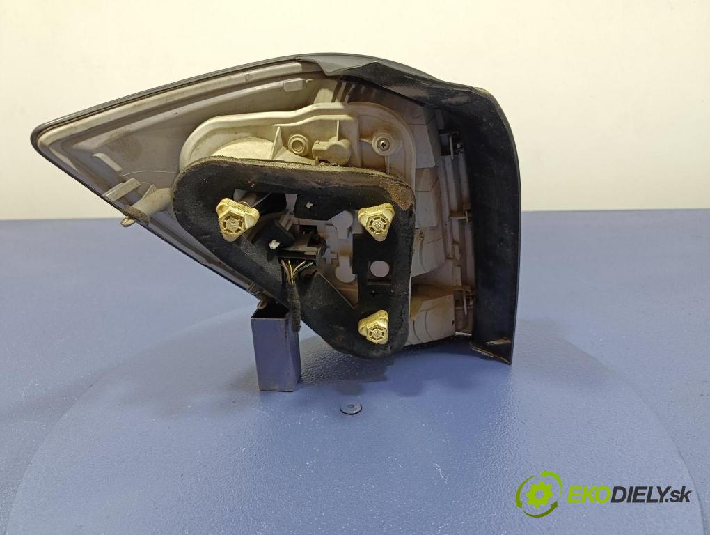 Opel Astra 2004 svetlo / reflektor zad Prava: Vonkajsia: 24451840