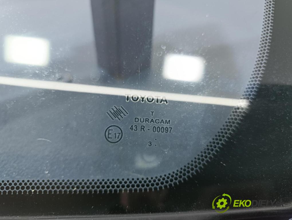 Toyota Verso 2014 sklo Karosérie: před