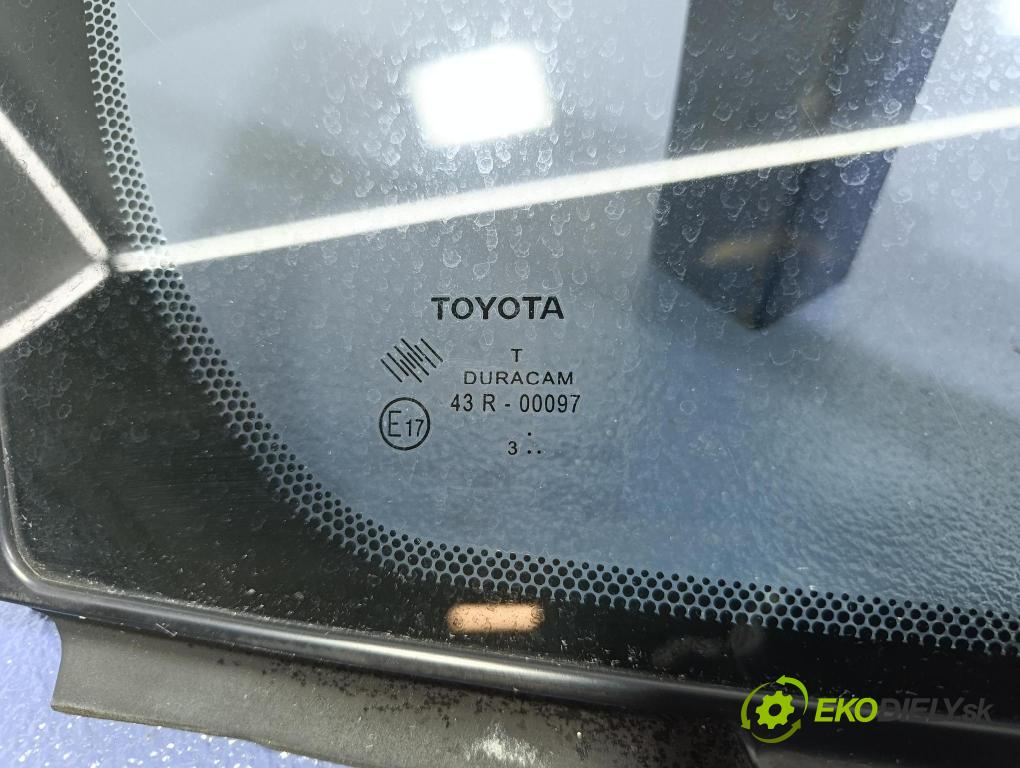 Toyota Verso 2014 sklo Karosérie: před
