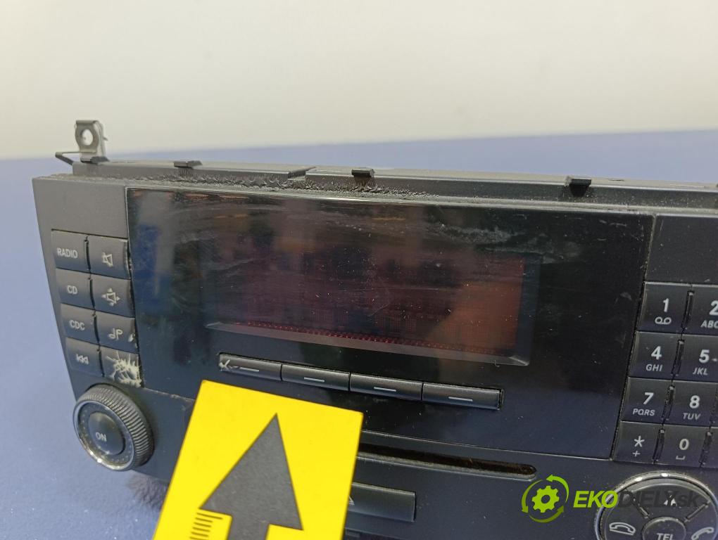 Mercedes C-klasa 2006 Radio I Navigácia: A2038705089
