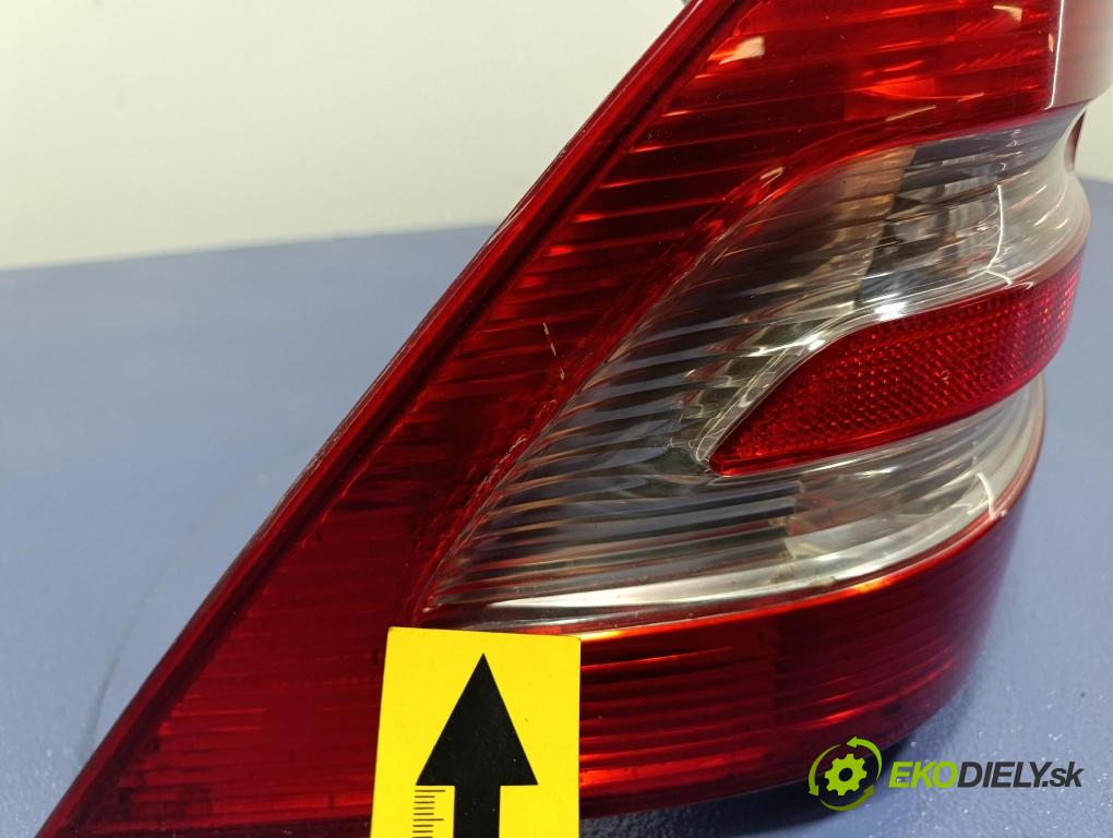 Mercedes C-klasa 2006 svetlo / reflektor zad ľavá Vonkajsia: