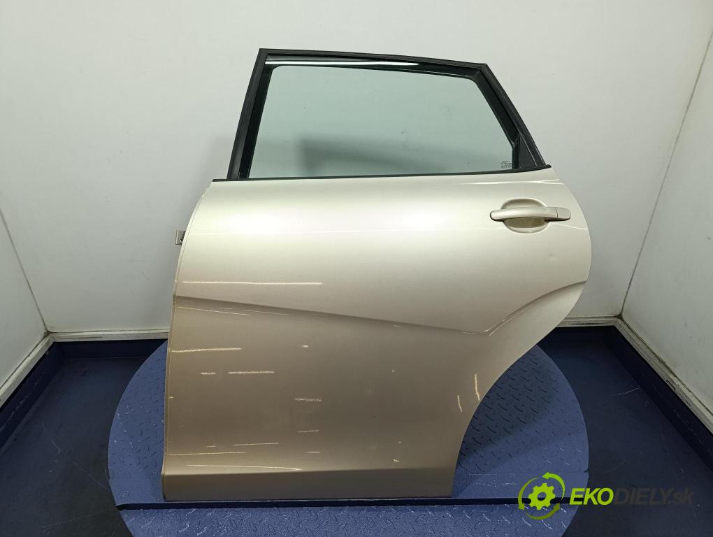 Seat Altea 2004 dvere zad Vľavo: