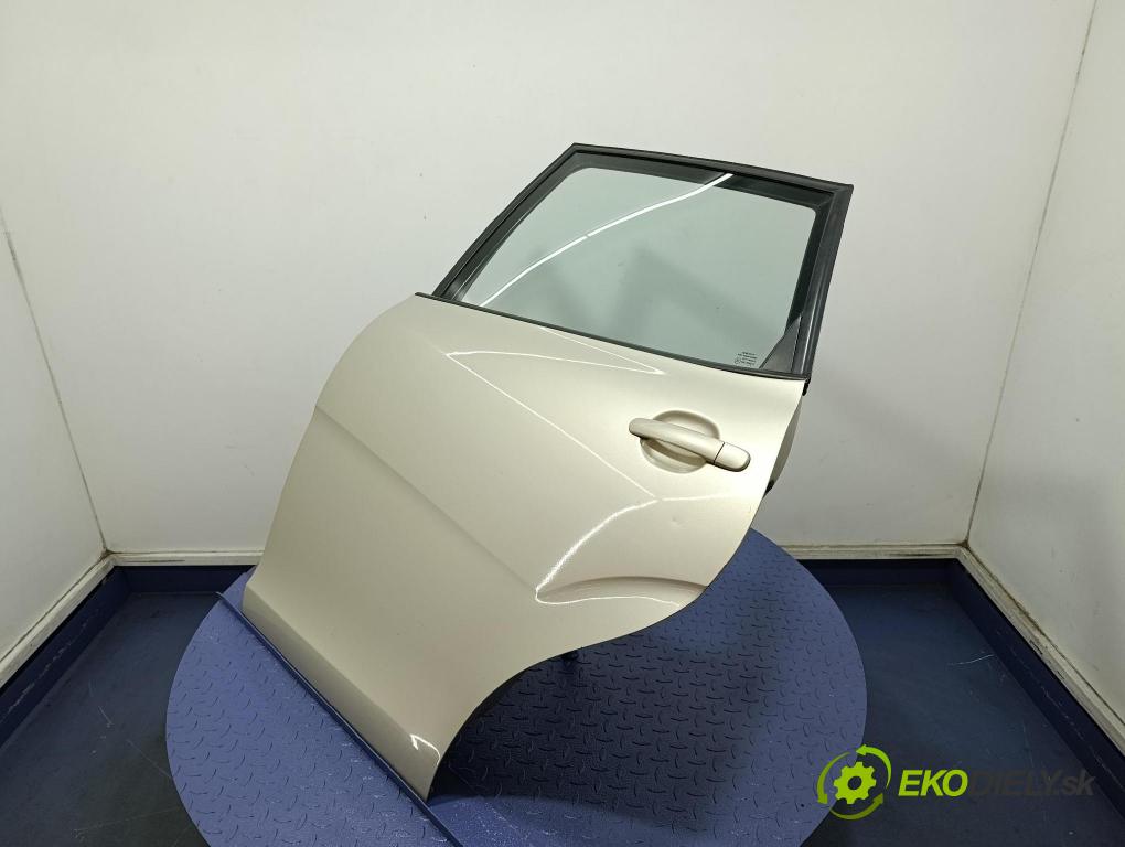 Seat Altea 2004 dvere zad Vľavo: