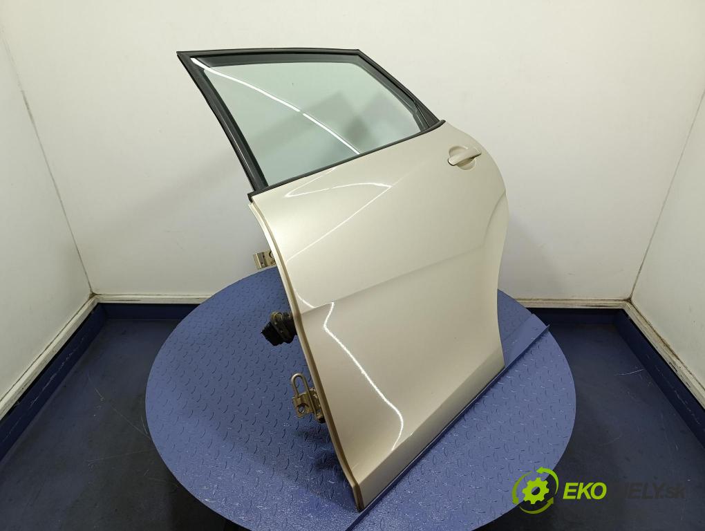 Seat Altea 2004 dvere zad Vľavo: