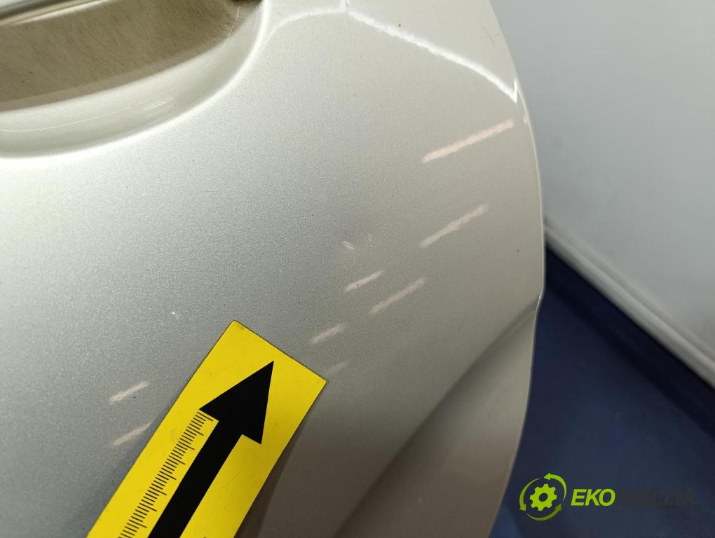 Seat Altea 2004 dvere zad Vľavo: