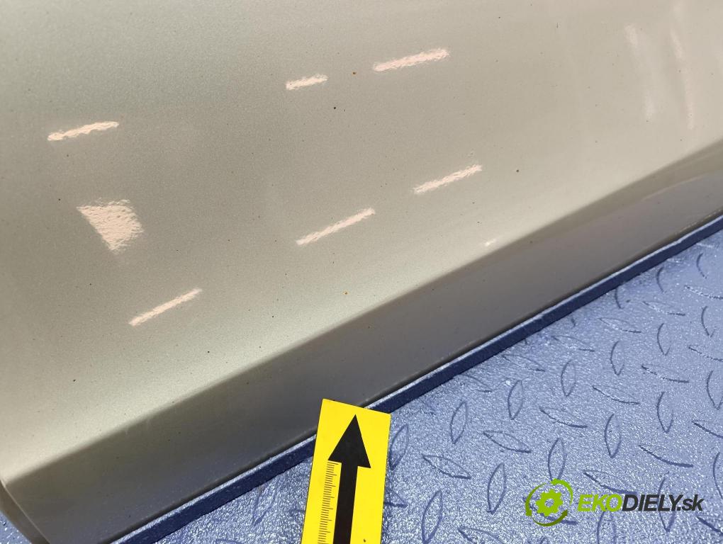 Seat Altea 2004 dvere zad Vľavo: