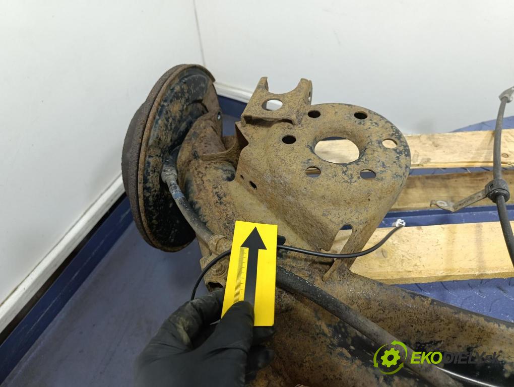 Toyota Verso 2014 výztuha Pozastavenia: Zad: