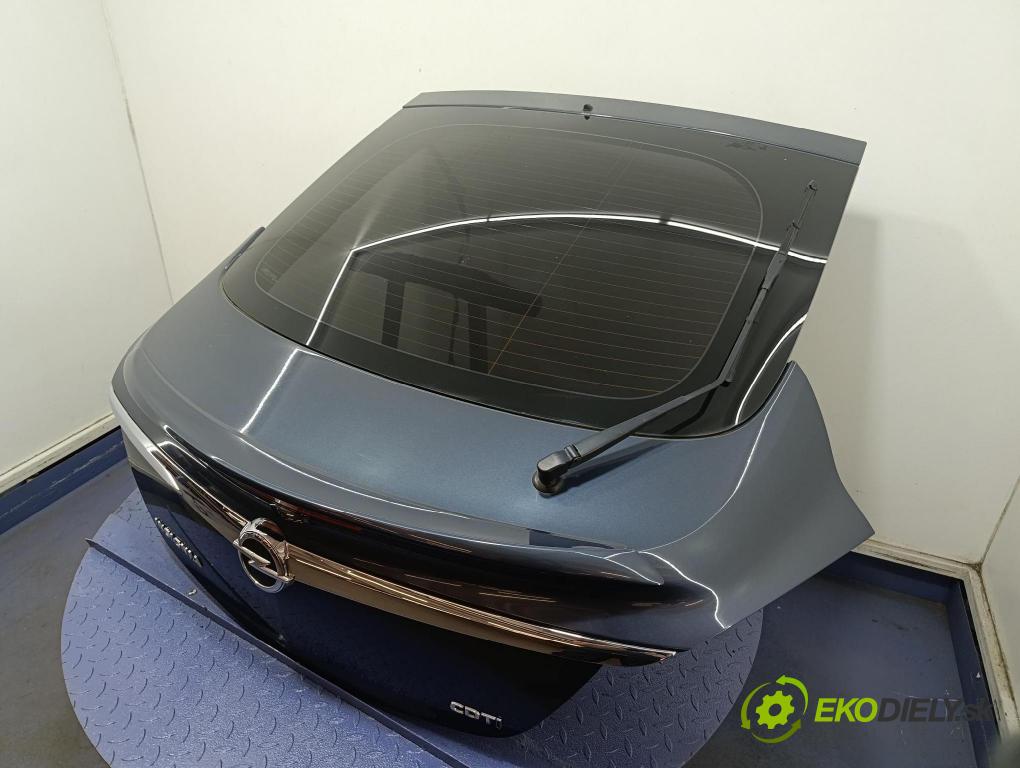 Opel Insignia 2010 zadní dveře kufra: kufr