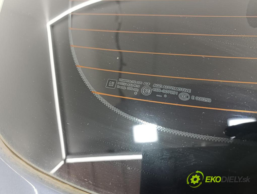 Opel Insignia 2010 zadní dveře kufra: kufr