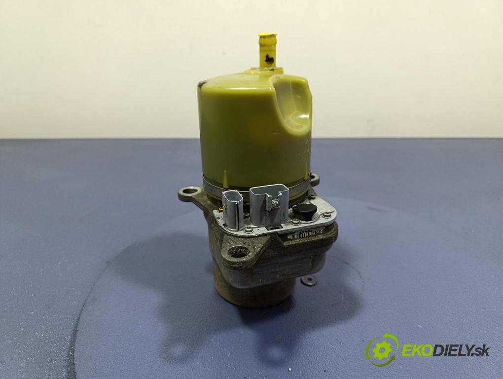 Volvo V50 2004 čerpadlo Asistence: Manažeři 30714074