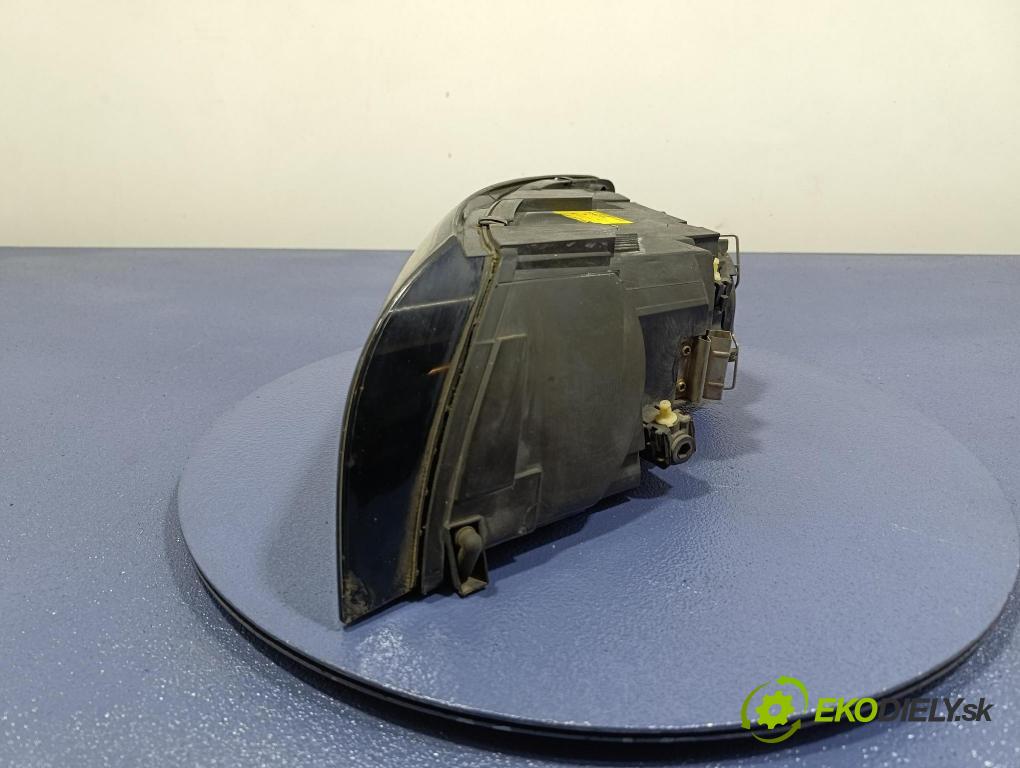 Volvo V50 2004 Reflektor: v pravo: 30678913