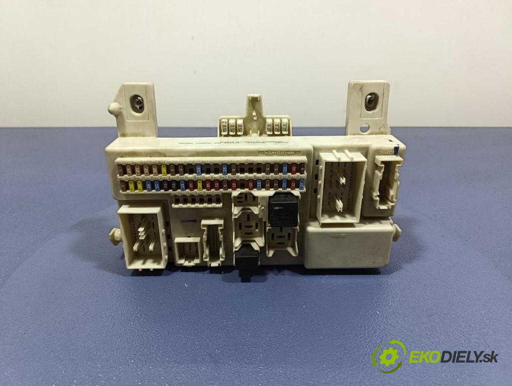 Volvo V50 2004 skříňka Pojistky 8690719