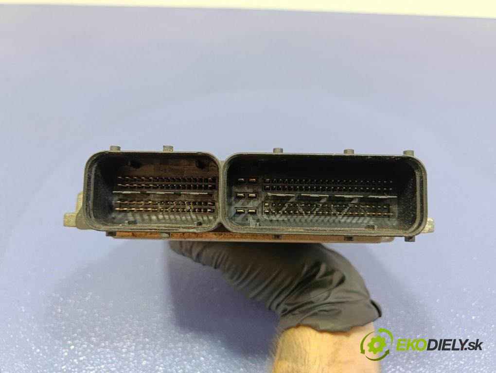 Opel Insignia 2010 riadiaca jednotka Motor: 55576906