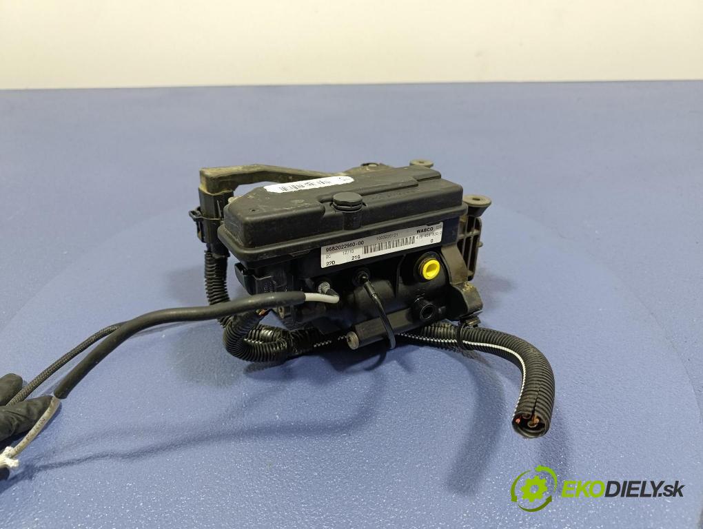 Citroen C4 picasso 2008 Kompresor Vzduch: 9682022980