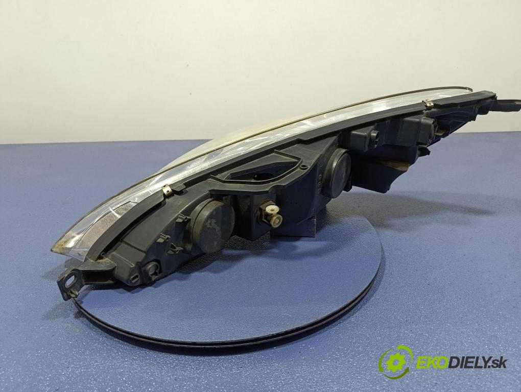 Peugeot 407 2005 Reflektor: v pravo: