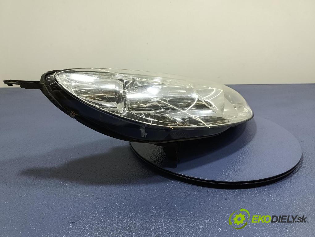 Peugeot 407 2005 Reflektor: v pravo: