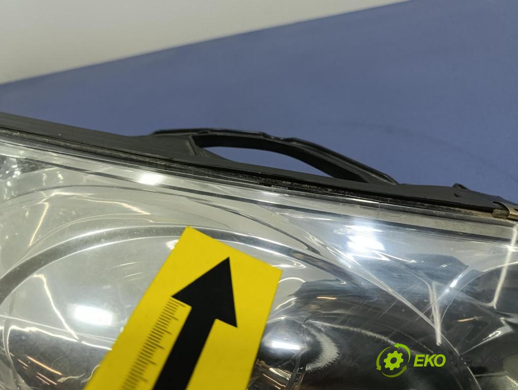 Peugeot 407 2005 Reflektor: v pravo: 