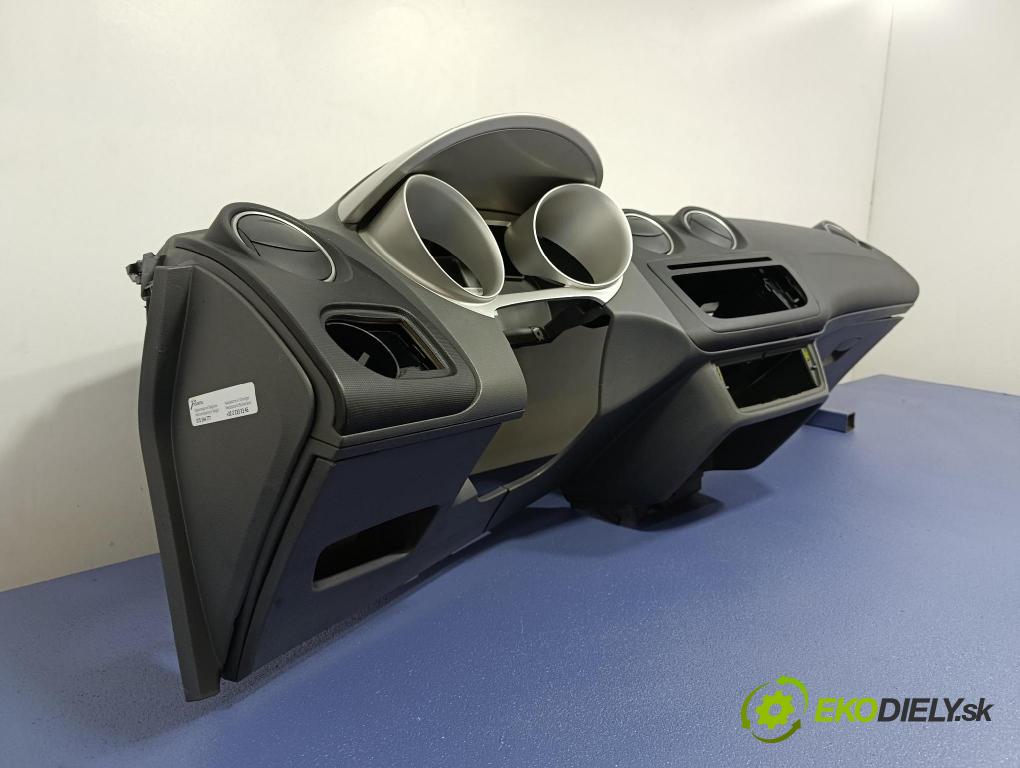 Seat Ibiza 2009 kokpit,pristrojová doska